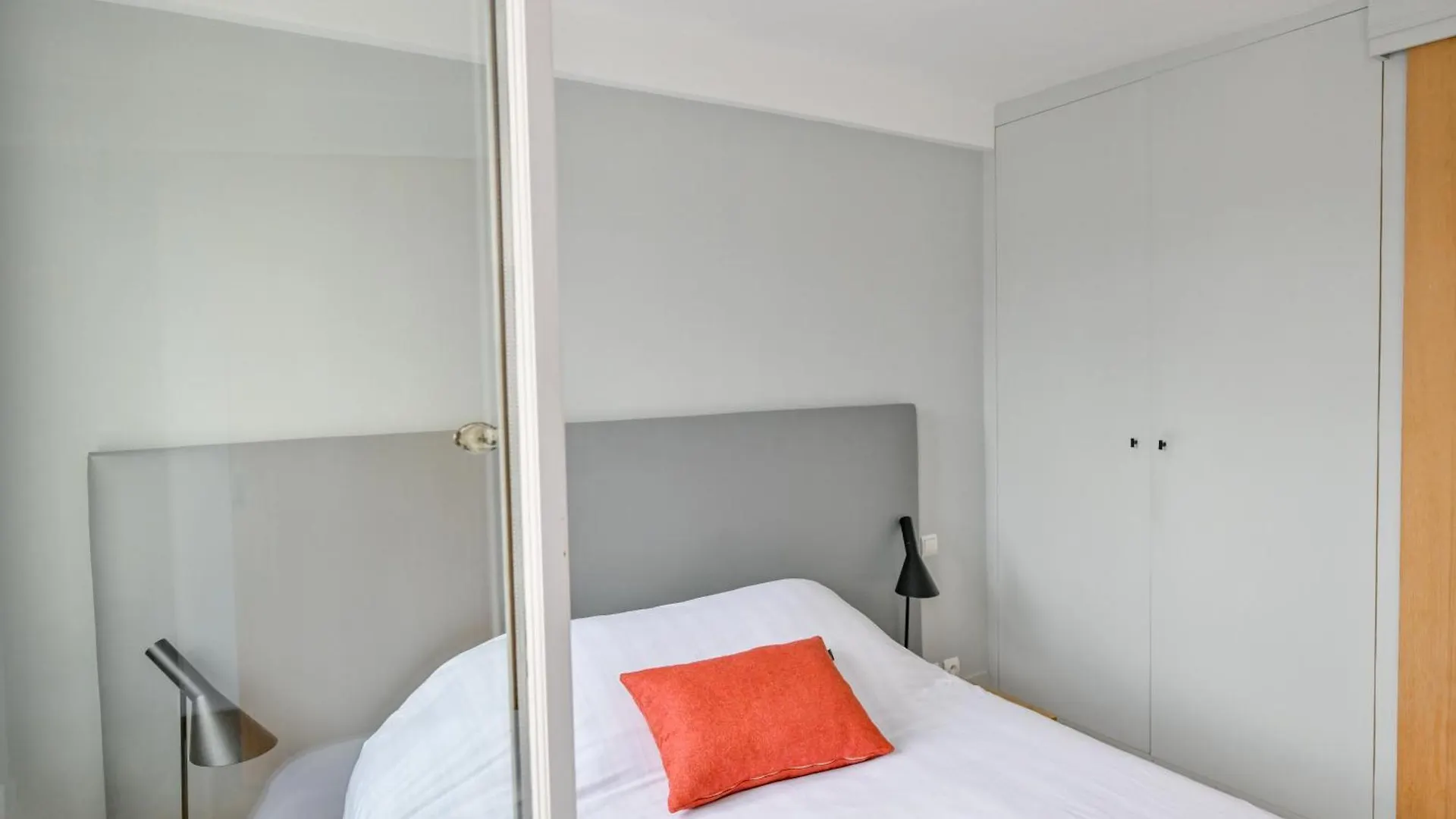 Stunning One-Bedroom, Marais - Place Des Vosges Paris 0*,  França