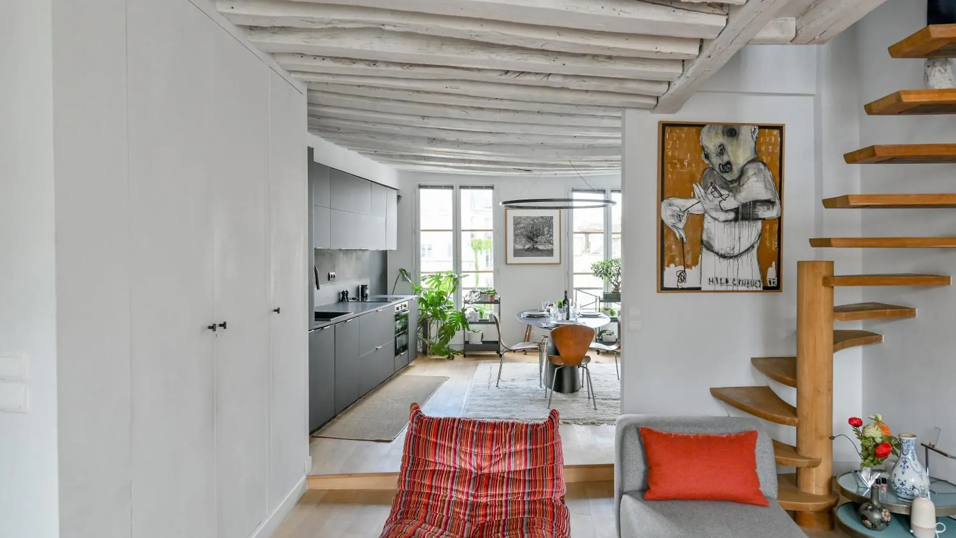 Stunning One-Bedroom, Marais - Place Des Vosges Paris Apartment