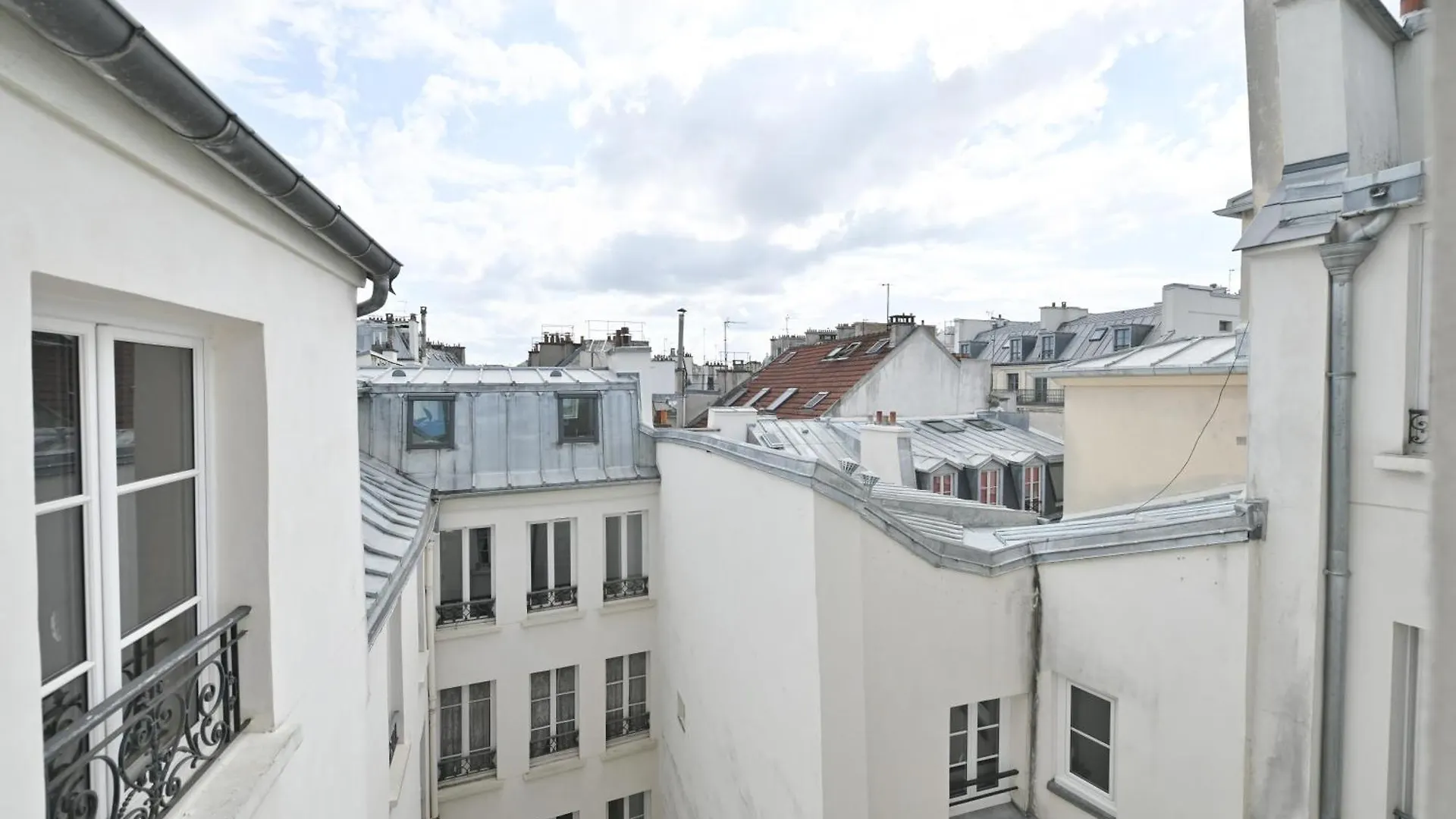 Stunning One-Bedroom, Marais - Place Des Vosges Parijs Frankrijk