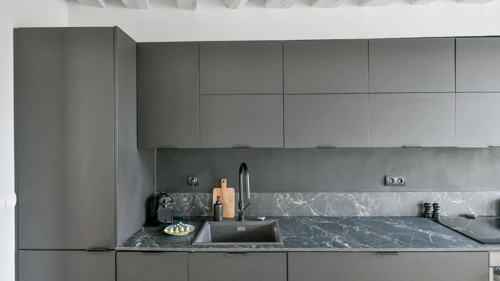 Stunning One-Bedroom, Marais - Place Des Vosges Parijs Appartement